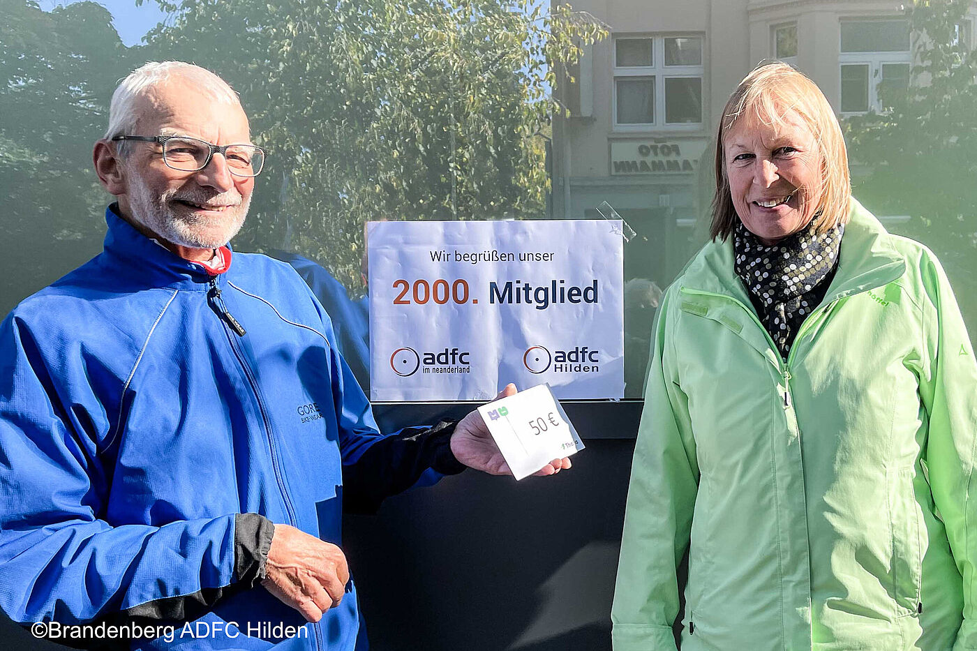 Hilden - Martina Bodtke als 2000. Mitglied im ADFC im neanderland